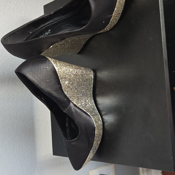 Shoe Dazzle Black Stiletto Heels with Metallic Detail - Picture 3 of 4